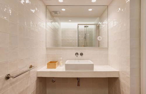 Moradia Tradicional no centro a 100m da Praia - Foto 15