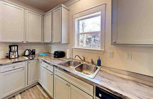 Serenity Views Comfort - Close to City & Parkway! - Foto 9