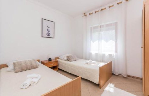 6 Bedroom Lovely Home In Ceranje Gornje - Foto 24