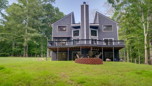 Spacious and Serene Lake Ridge Retreat with Game Room! - Foto 3