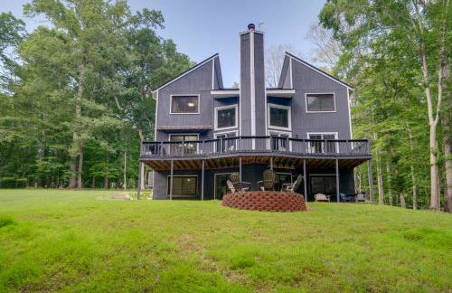 Spacious and Serene Lake Ridge Retreat with Game Room! - Foto 3