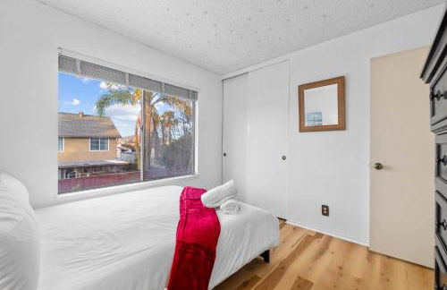 Mira Mesa Family Retreat 4BR with Balcony and Firepit - Photo 22