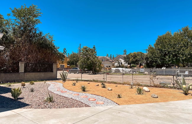 Cozy 2BR Home With Bright Interior Relaxing Patio - Foto 32