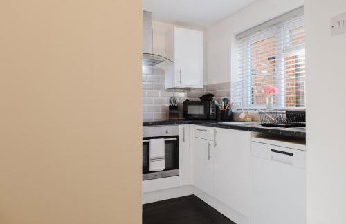 Corner House - Bright 2 Bed in Cheltenham - Photo 43