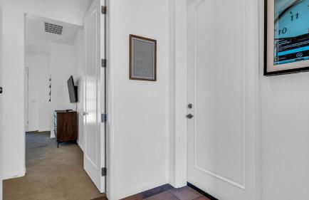 LV009 Private Upstairs Studio w Mountain Views - Photo 3