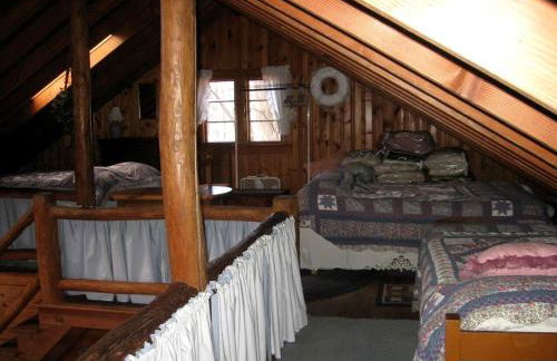 Idyllic Waterfront Log Cabin in Wayne County Overlooking Lake Wallenpaupack, Pennsylvania - Foto 12