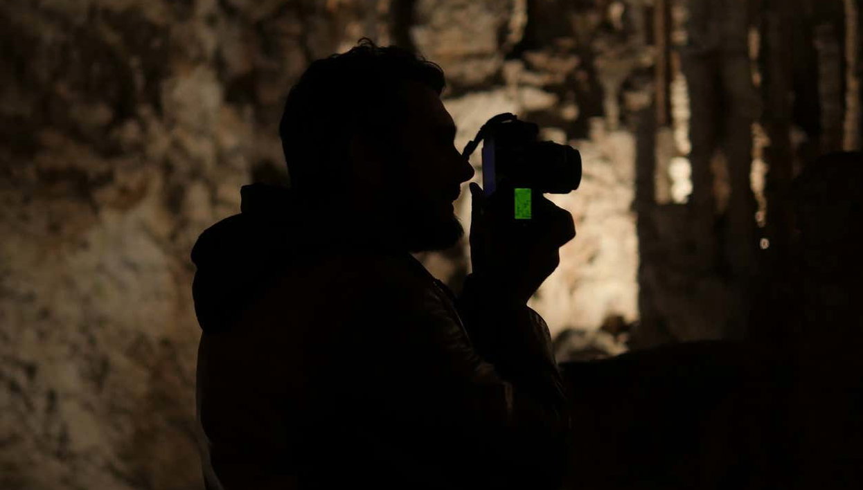 La Peña Caverns Excursion - Foto 2, Photographing the interior of the caverns