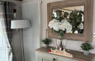 Kingfisher Lodge - Lakeside Lodge With Hot Tub - Foto 34