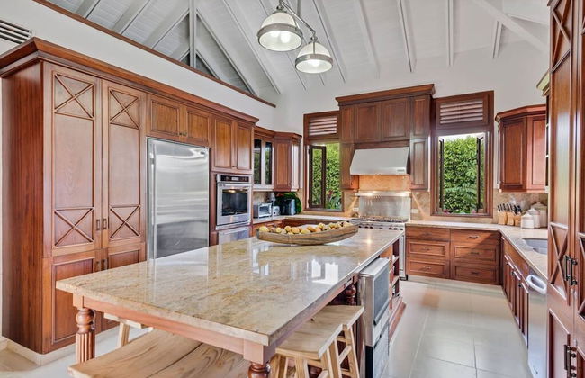 Magnificent Eight Bedroom Holiday Home - Photo 43