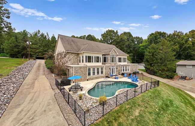 Whitetail Cove by Avantstay Lakefront w/ Pool + Private Dock Sleeps 20 - Photo 44