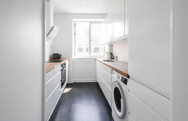 Fantastic 2-bed w Balcony in Charlottenlund - Foto 3