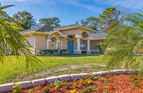 Relax Poolside Spring Hill Family Home with Yard! - Foto 36