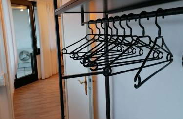 Stylisches kleines Studio -Zentral gelegen- Nähe BayArena - in Leverkusen Wiesdorf City- Friedrich Ebert Platz 5a , 4te Etage mit Balkon-kein Aufzug-Lift--Kaution Pflicht-- - Foto 6