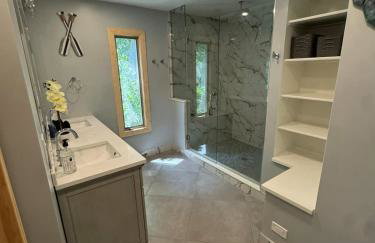 Majestic Cottage Estate with Indoor Heated Pool - Foto 28