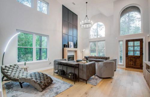 Luxury Mansion Dream Home - 6 Bed Pool Grill - Photo 4