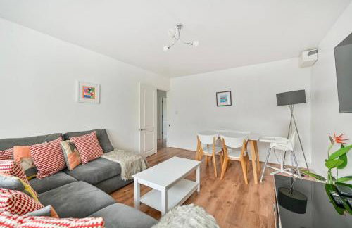 Serene 2 Bedroom Flat Free Off-Street Parking 1 ELWB Van Close to Tube - Foto 8