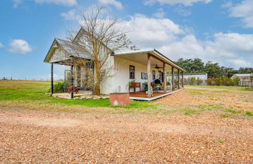 Large Yard and Pond Fayetteville Rural Retreat - Foto 19