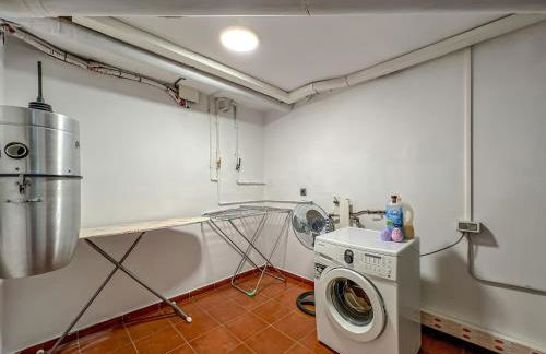 Stylish villa with saltwater pool - Foto 35