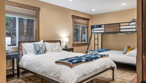 3BD with Hot Tub Two Minutes from King Beach - Foto 5