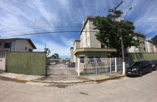APTO PERTINHO DA PRAIA Internet 500mb e 3 Tvs 2 Quartos TV a cabo Estacionamento Tudo Perto - Foto 43