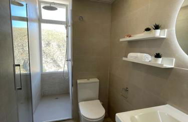 NUEVO, primera linea de playa, con piscina y vistas al mar - Foto 25