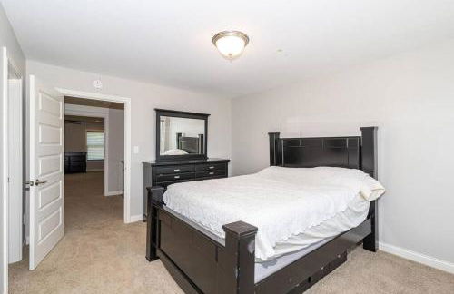 Lakefront view 5 bedroom home with basement - Foto 37