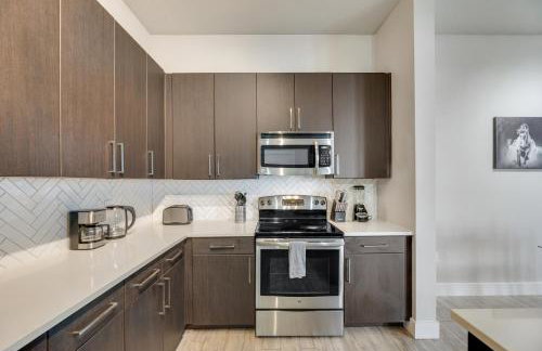 Spacious 2BRI Pool I Gym I Free Parking IWorkspace - Foto 15