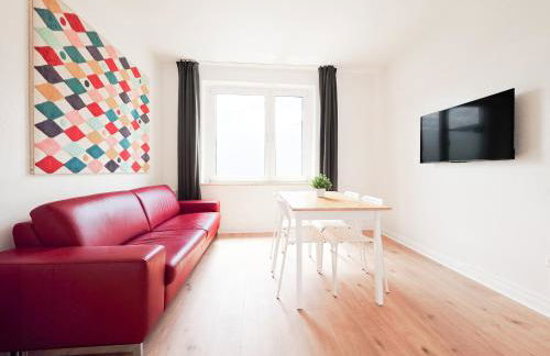 Tolstov Apartments - 3 Room Apartments - Kitchen - Balcony - 5 min to Messe DUS - Foto 1