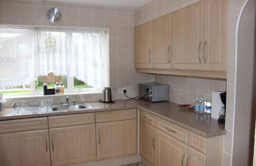 Nicely decorated 3 bedroom house near Heathrow, London - Foto 14