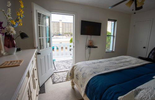 OceanView Oasis - Relax with Hot Tub, Breakfast, Fire Pit & Putting Green! - Foto 27