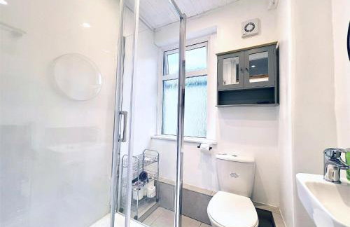 Newly Renovated 3 Bedroom House, 6 beds with 2 showers, near University Town Centre - Foto 36