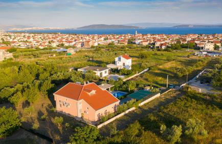 Villa Toni with 5 bedrooms and heated pool - Photo 4