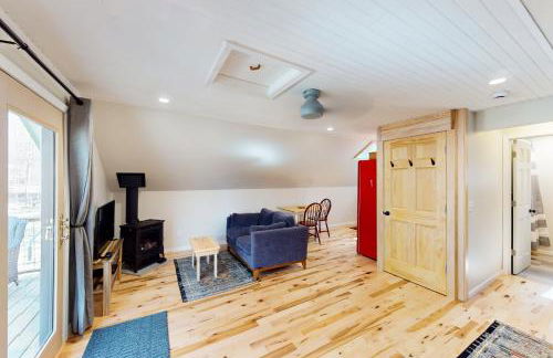 1 Mi to Crystal Lake! Couples Retreat with Deck - Photo 16