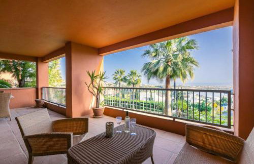 Royal Flamingos Sea View Apartman - Foto 1