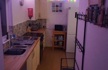 Beechcroft 2 bed part house - Photo 35