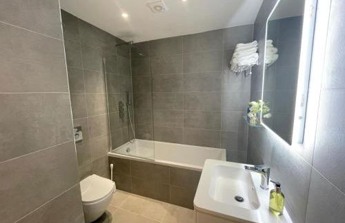 Elegant Windsor Flat - Short Walk to Windsor Castle, River Thames & Train Station - Foto 24