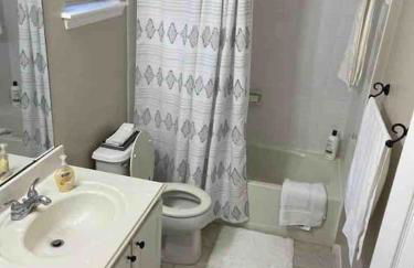 Lovely Woodlands home w/heated pool and spa! - Foto 31