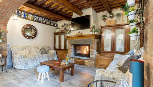 Stunning Home In Capannori With Jacuzzi - Foto 3