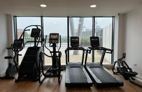 Penthouse height Flat, City View Balcony, Quiet, Free Wifi, Gym & More Minimalistic Home - Foto 37