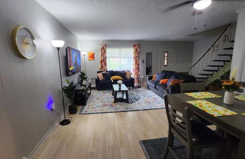 Tastefully Furnished 3bd @Euclid - Foto 1