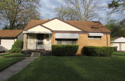 Beautiful, Cozy Stay in Oak Park, Queen Bedroom, Work Setup & Backyard Grill - Foto 2