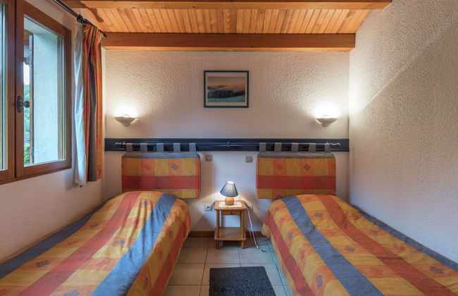 Chalet in Lovely, Rich Forest Setting With a Beautiful View - Photo 9