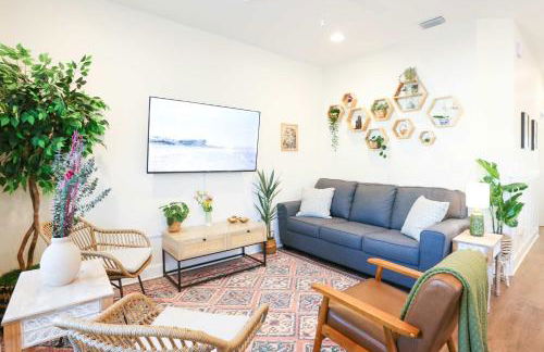 The Botanical Suite Newly Built Upscale Central - Photo 48