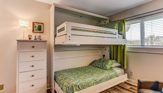 Coastline Condo with private Balcony to Enjoy Views of the Atlantic Ocean by RedAwning - Foto 5, Habitación