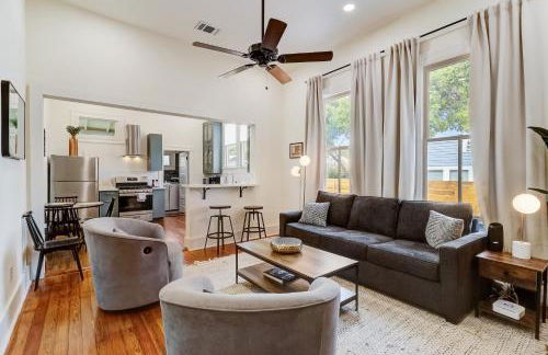 Downtown home with enclosed backyard, deck, streaming, washer/dryer, central AC - Foto 5