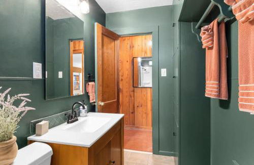 Creekside Haven with Pool and Firepit - Foto 57