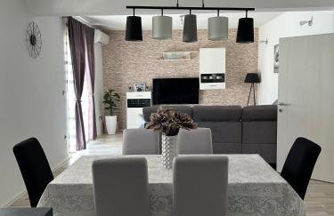 Holiday House M&A&K with swimming pool - Foto 7