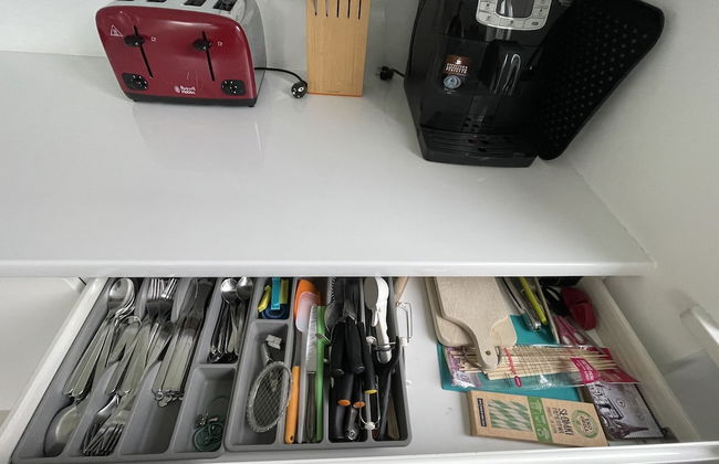 Modern House with Garden - Photo 12