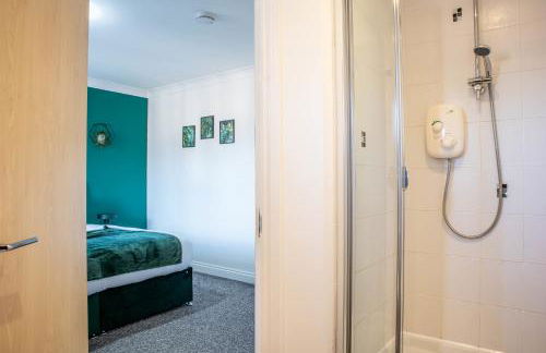 Contractor‑Heaven 5BR Home 4.5 Baths Wakefield - Foto 48