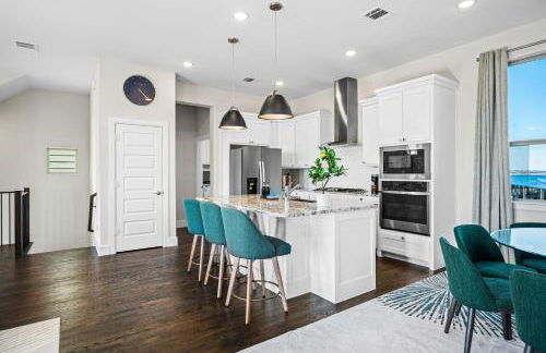 Stylish 4BR Lake House - Foto 11